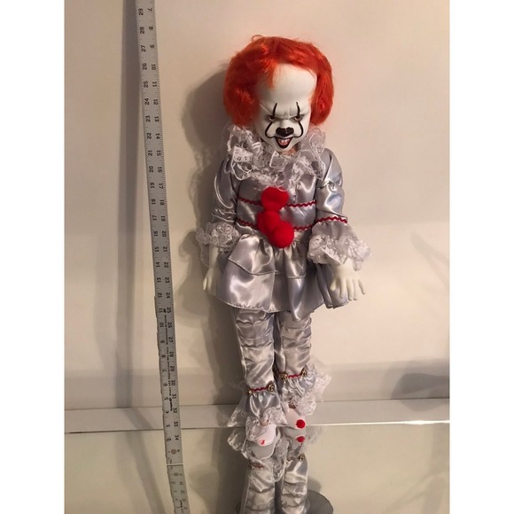 The Unbranded Brand Other - 30 inch pennywise doll RARE!